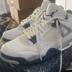 Air Jordan 4 Midnight Navy preowned size 8.5